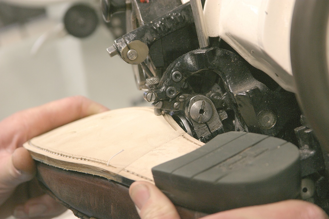 tico-meester-schoenmaker%20schoenreparatie tico-meester-schoenmaker%20schoenreparatie